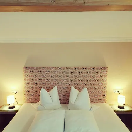 Dorfplatzl Guest house Sankt Leonhard im Pitztal