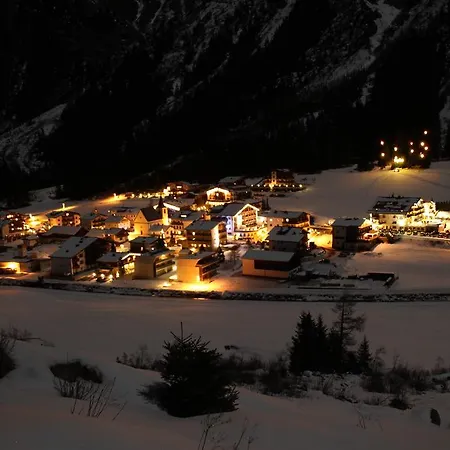 Dorfplatzl Sankt Leonhard im Pitztal