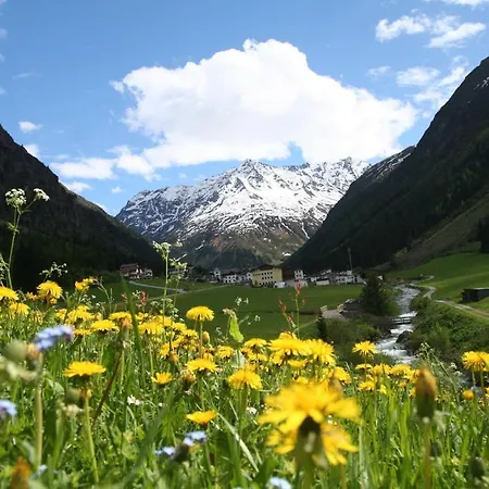 Pensionat Dorfplatzl Sankt Leonhard im Pitztal