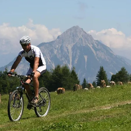 Dorfplatzl Gasthof St. Leonhard im Pitztal