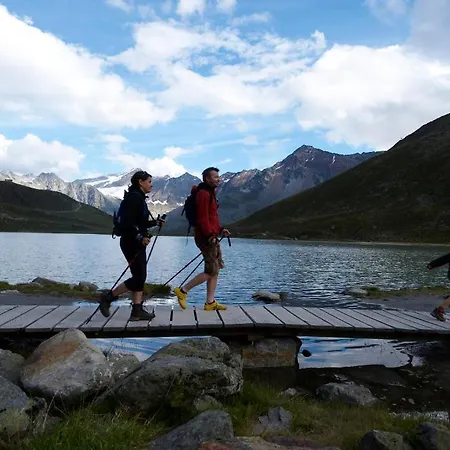Dorfplatzl 2* Sankt Leonhard im Pitztal